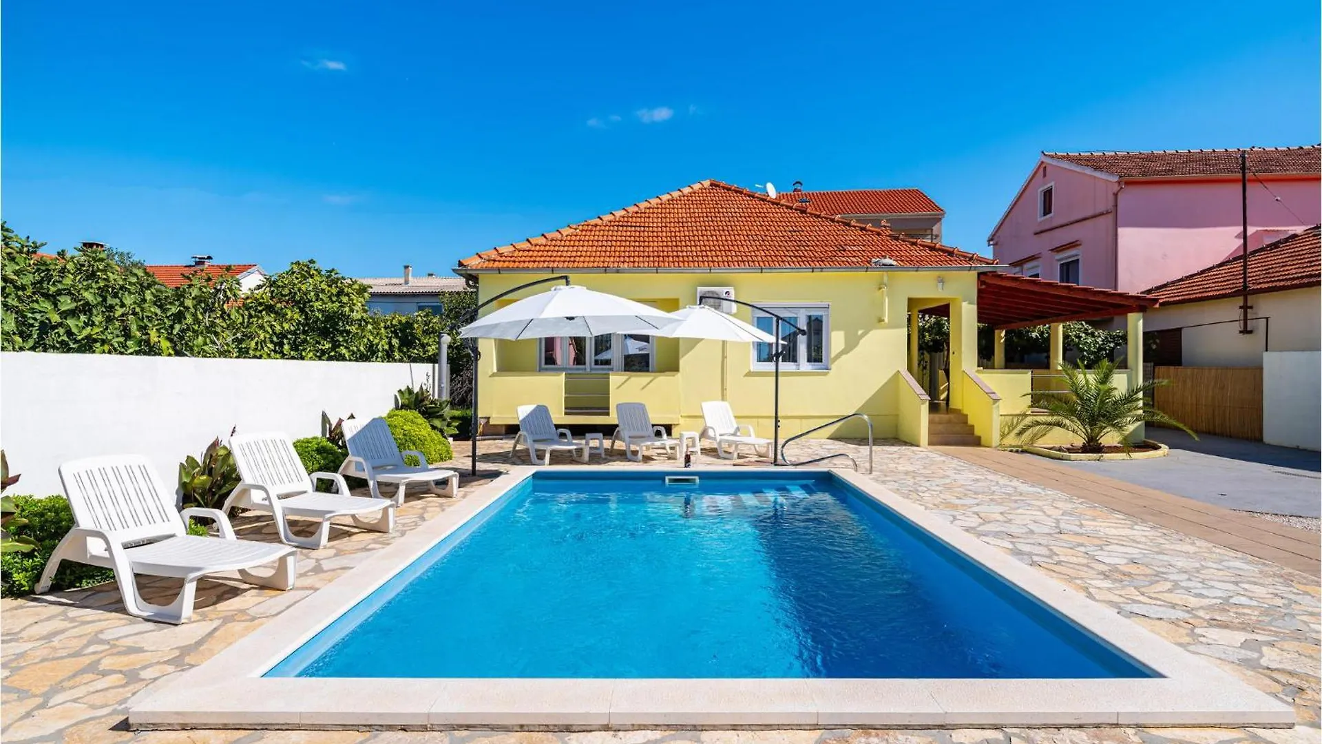 Cozy Home In Sukosan With Outdoor Swimming Pool