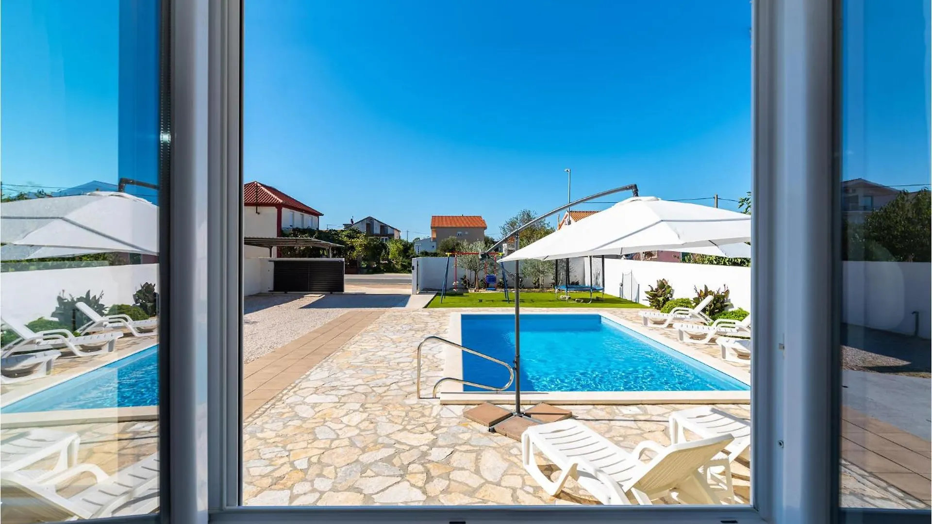 Cozy Home In Sukosan With Outdoor Swimming Pool