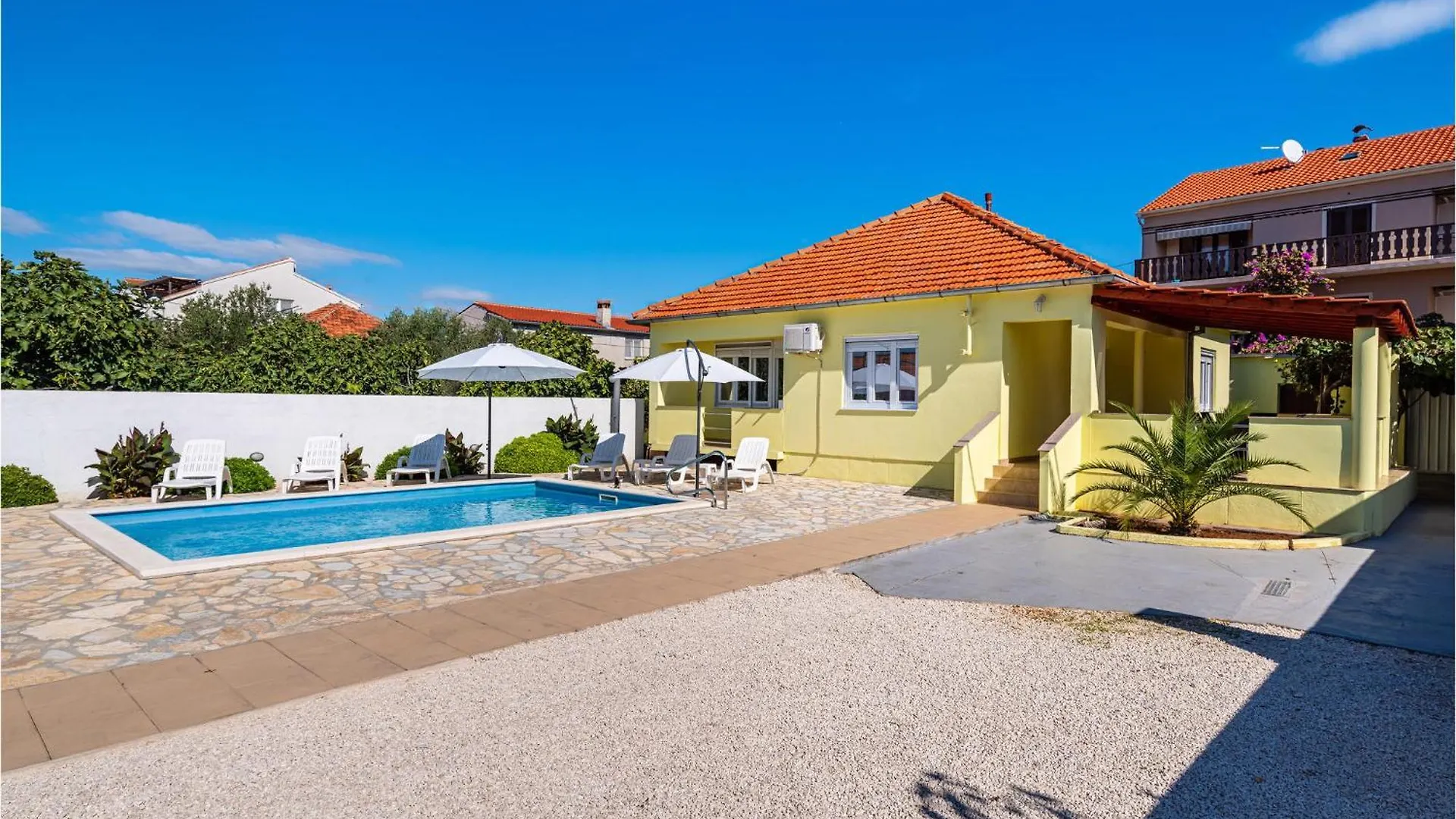Cozy Home In Sukosan With Outdoor Swimming Pool